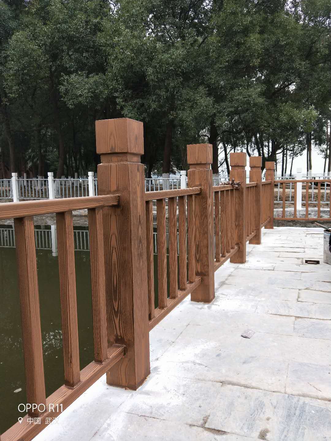 临沂河道护栏木纹漆施工项目